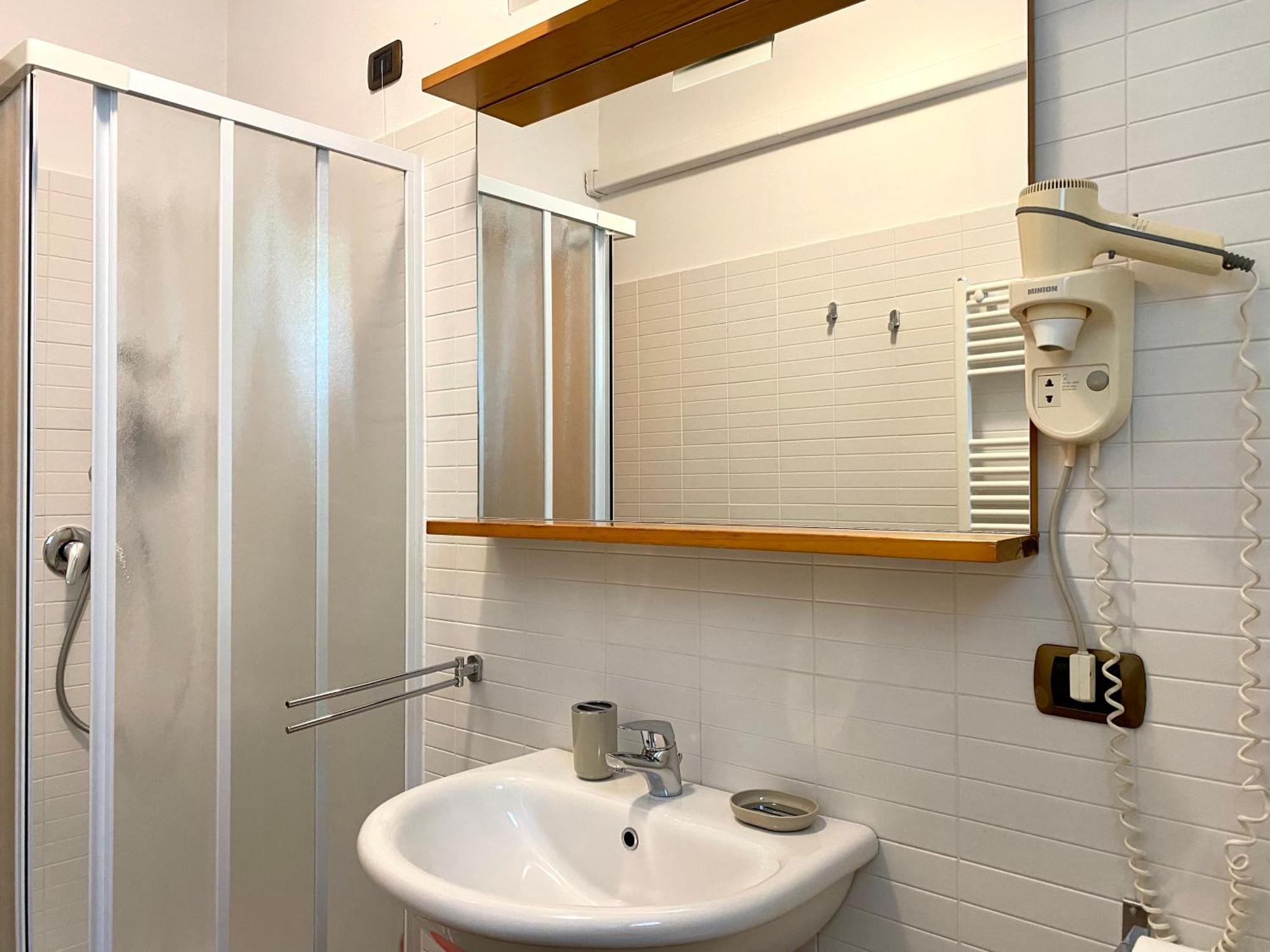 Jolly Apartments Sirmione Room photo