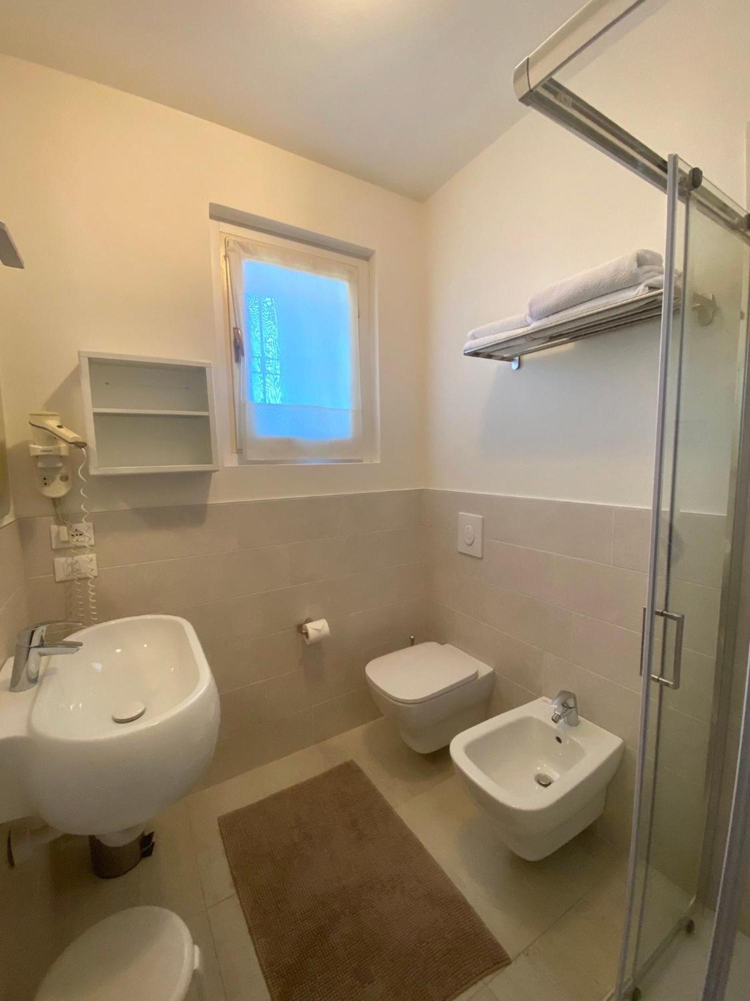 Jolly Apartments Sirmione Room photo